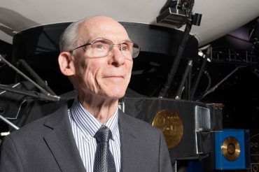 Dr. Edward Stone, galardonado con el premio Shaw en Astronomía